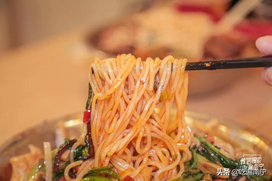 建政路柳州螺蛳粉,半夜两点还开的柳州螺蛳粉