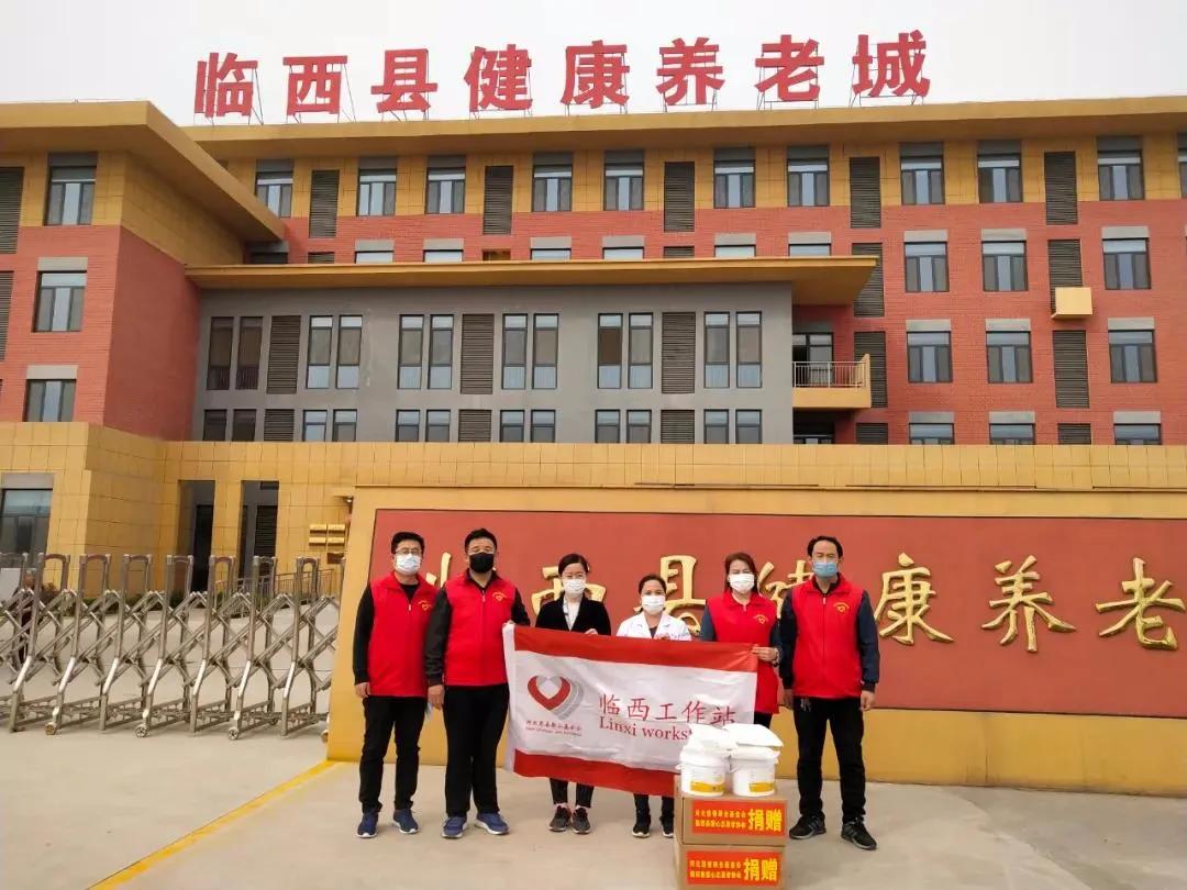 防控疫情爱心捐款新闻报道,致敬抗疫一线志愿者们