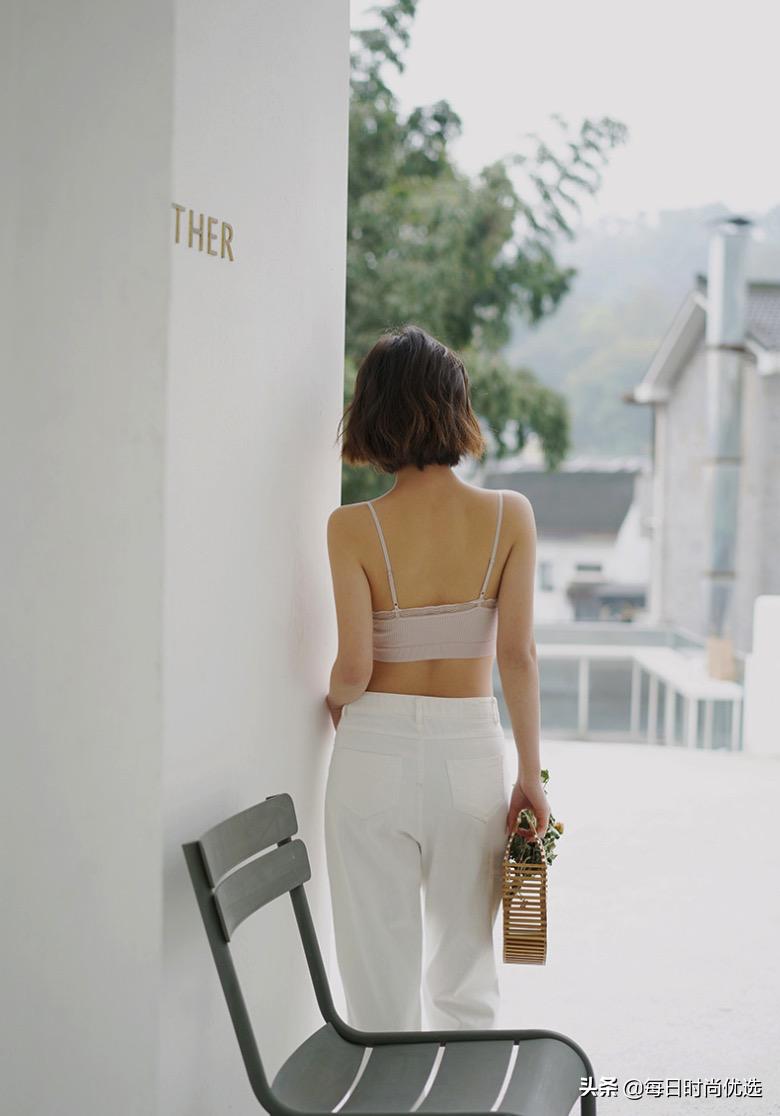 运动文胸肩带隐藏穿法,运动胸罩正确穿戴方法全过程