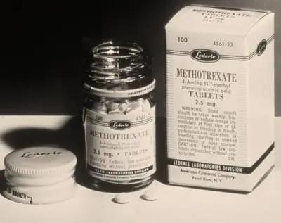 类风湿性关节炎治疗，随意停药危害大！循序渐进才正确