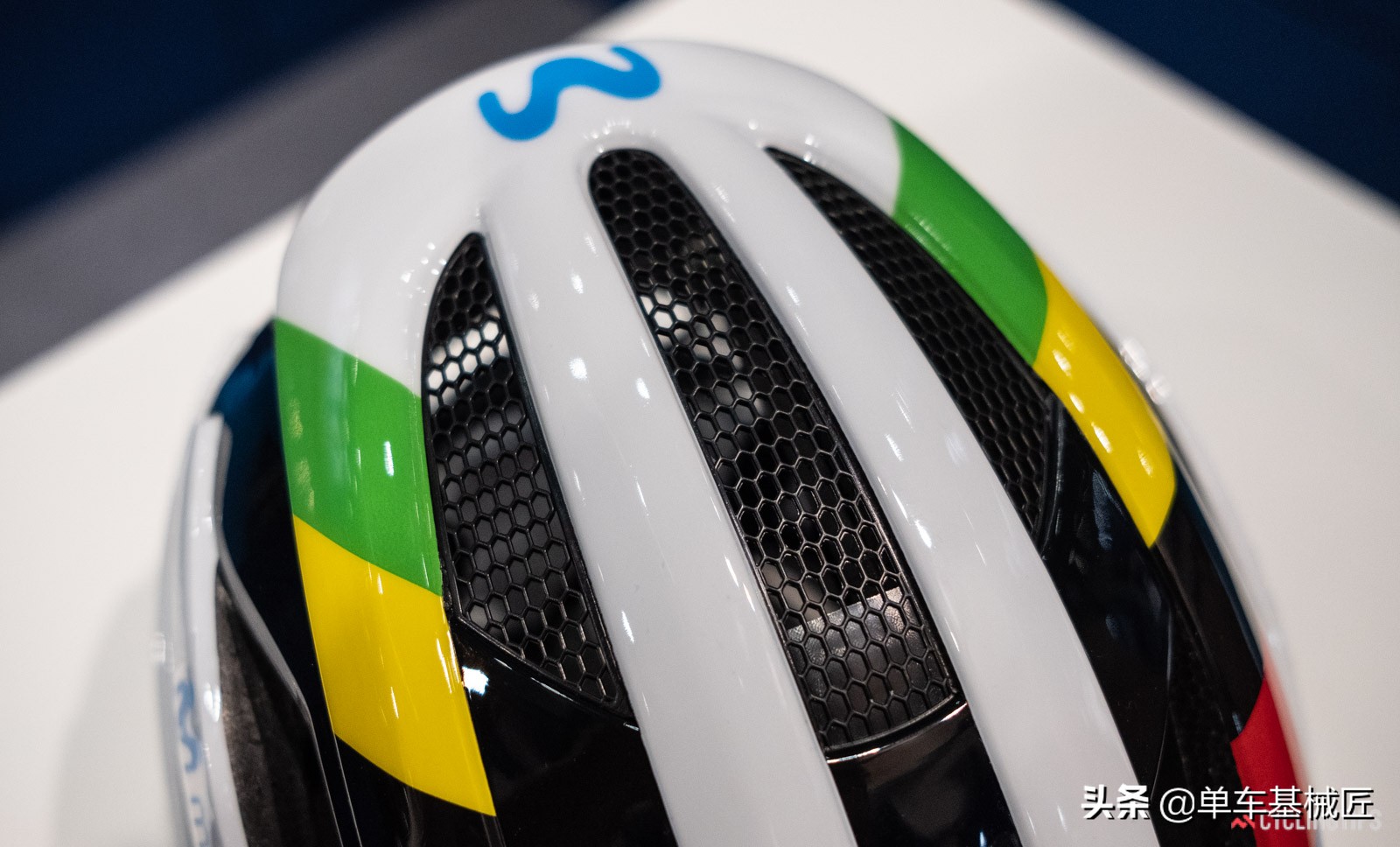 这是飞机，这是鸟……不，这是一个无压迫感的自行车车座