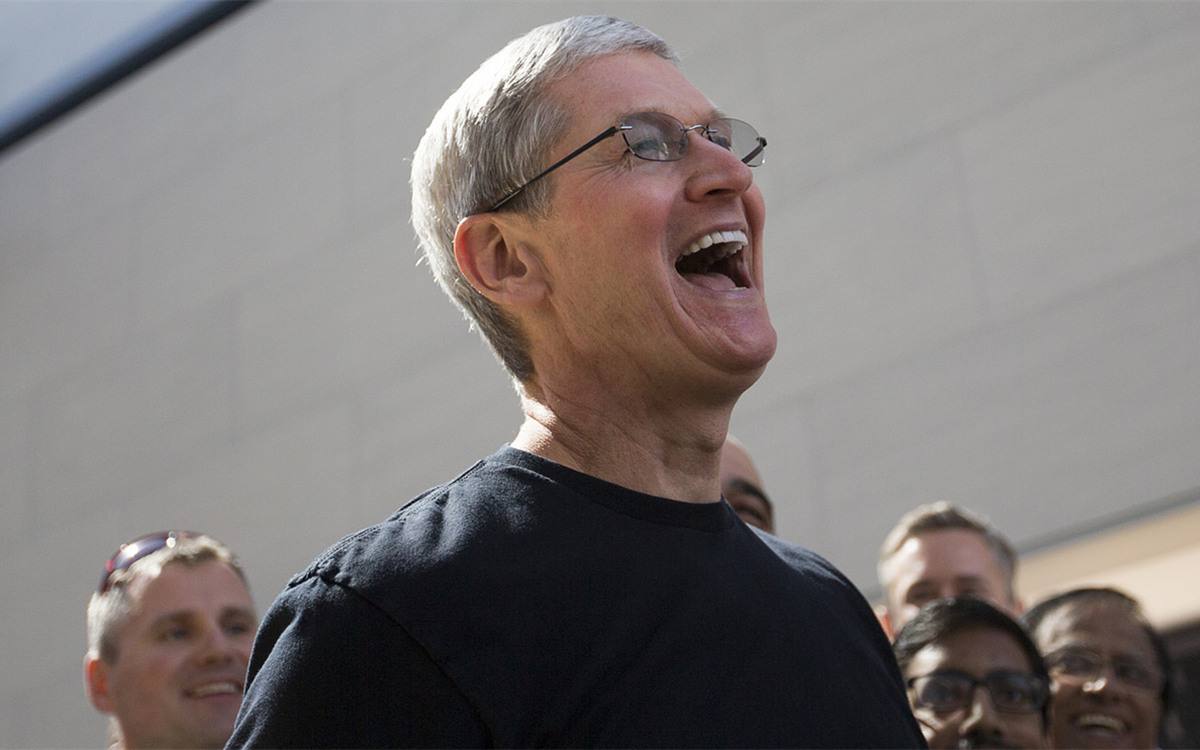 不堪iPhone高价压迫，网友想出省钱*法大**，库克看了嘿嘿一笑