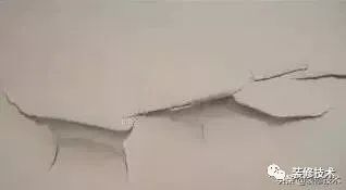 腻子脱粉的原因和处理方法,腻子起泡掉皮是怎么回事