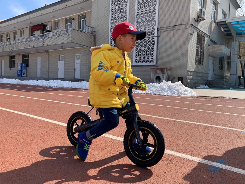 柒小佰700kids 儿童滑步车pro (柒小佰儿童滑板车怎么折叠)