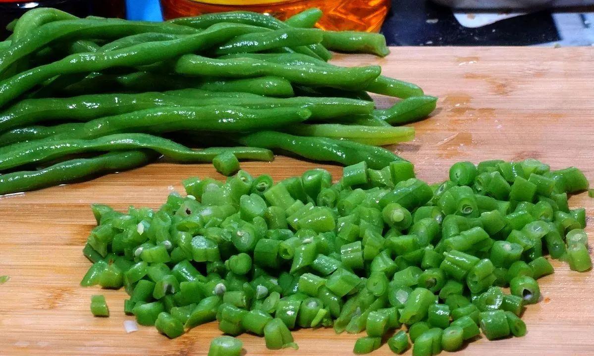 用豆角做水饺馅最好吃的做法,手工豆角水饺制作