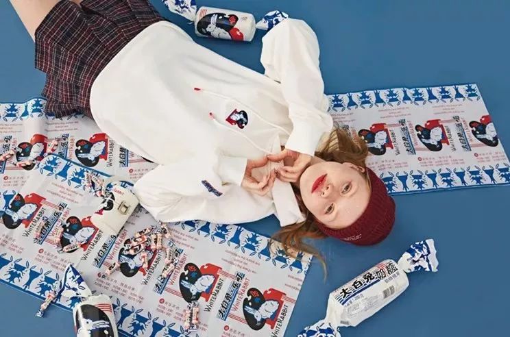 新的脑白金广告,洗脑广告鼻祖脑白金跨界出潮服