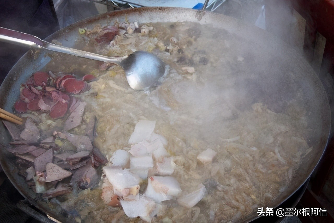 带大家回东北吃杀猪菜去,天冷了就得吃东北杀猪菜