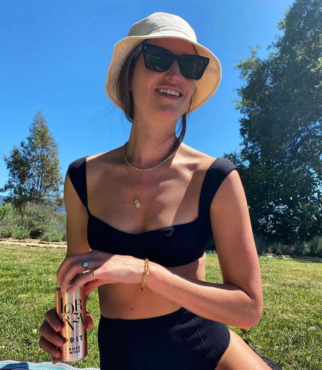 高考完的第一件事，穿漂亮新泳衣乘风破浪去