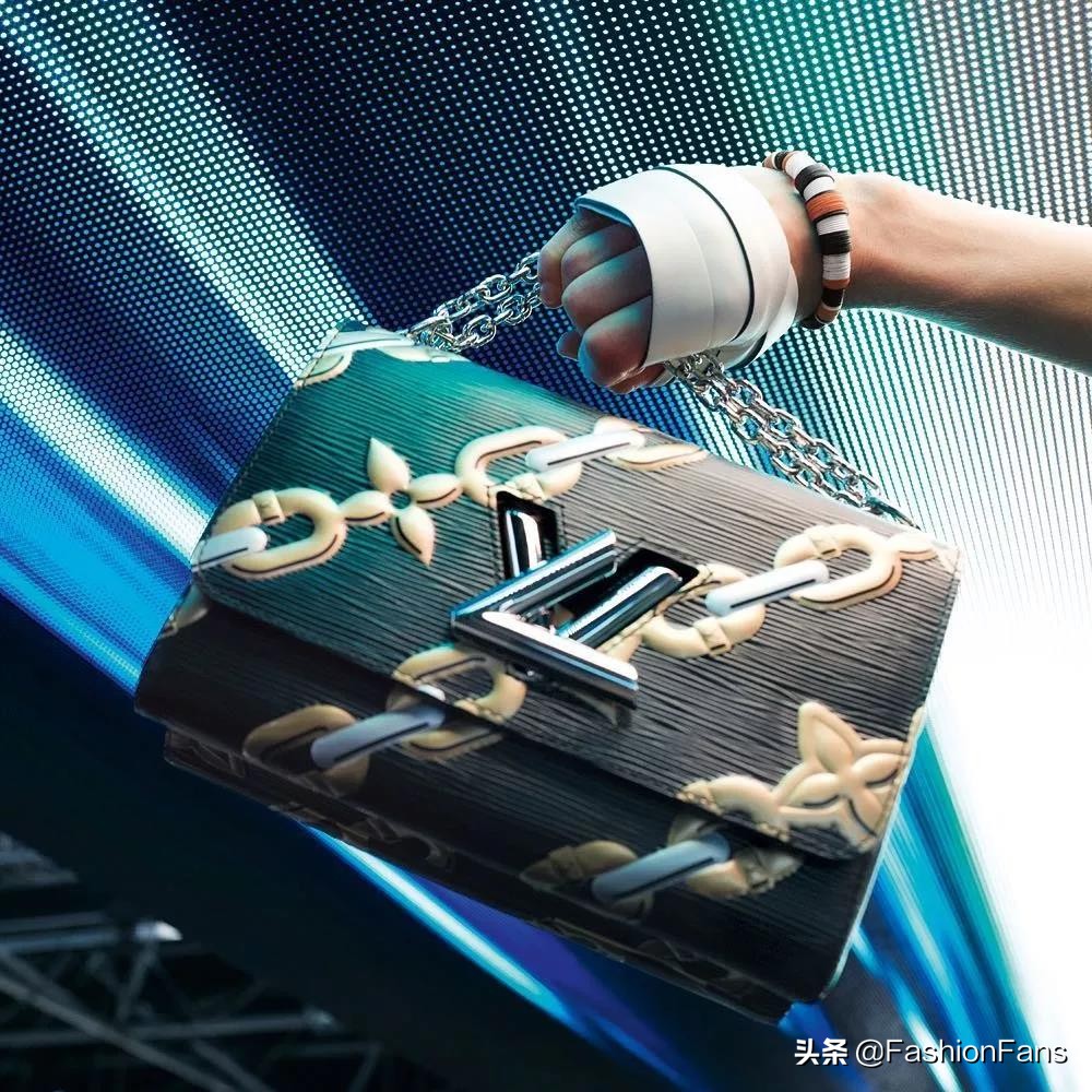 刘雯背过的香奈儿包,刘雯香奈儿机场包