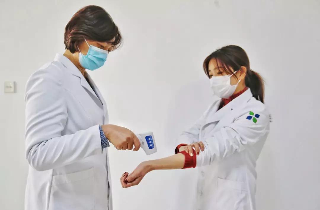 倍尔康非接触式红外体温计的用法,非触摸电子体温计使用方法