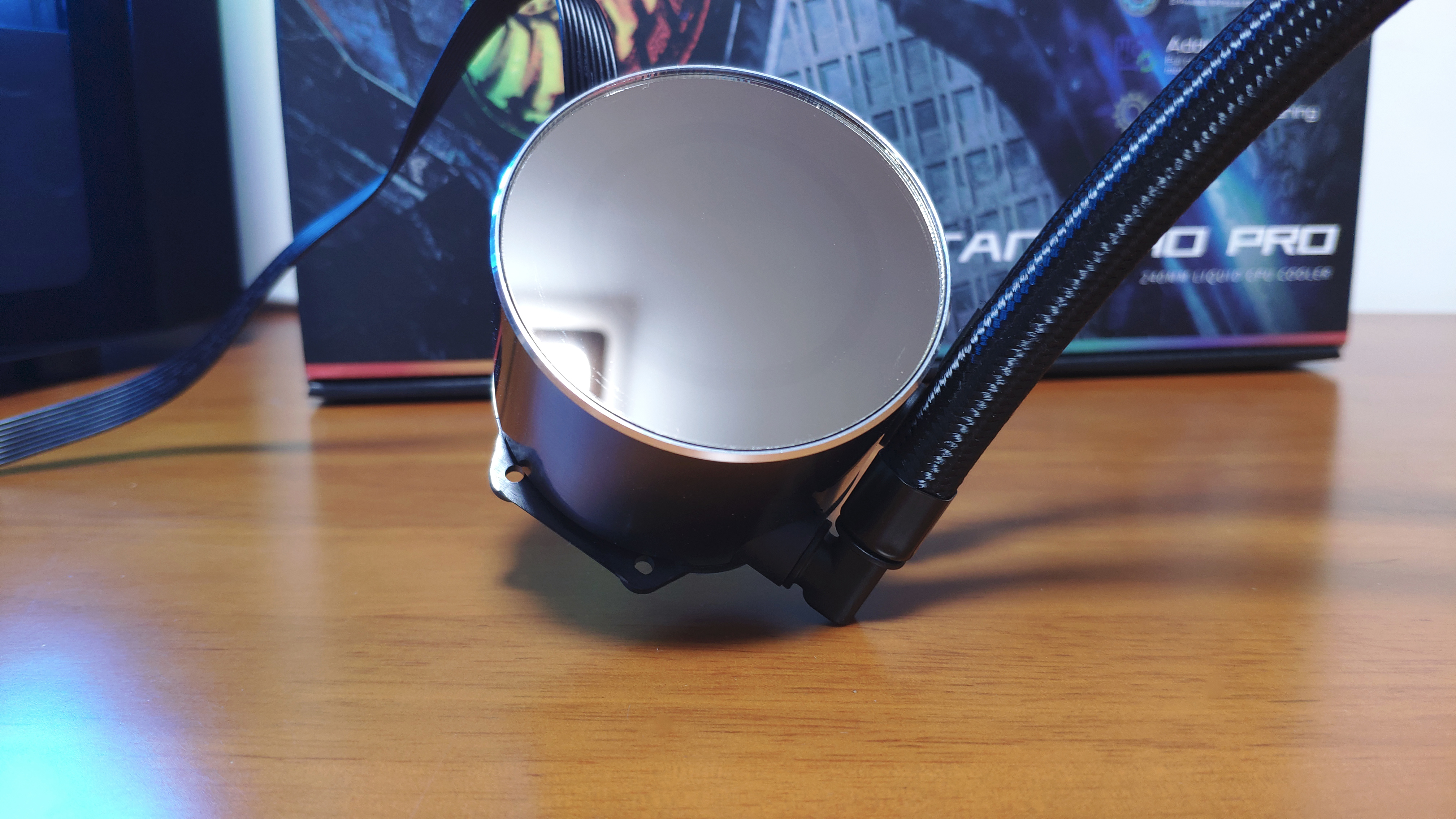 温度把握得住，PWM冷头带温显，艾湃电竞TITAN240PRO水冷装机