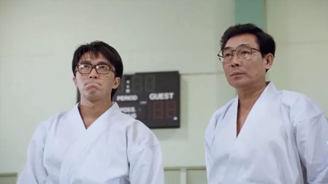 古惑仔牧师脚踢靓坤吓退乌鸦,靓坤霸气出场叱咤风云