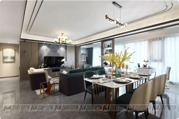 有钱人看不上眼的横厅，在他这里却变成了贵气的中式宫廷