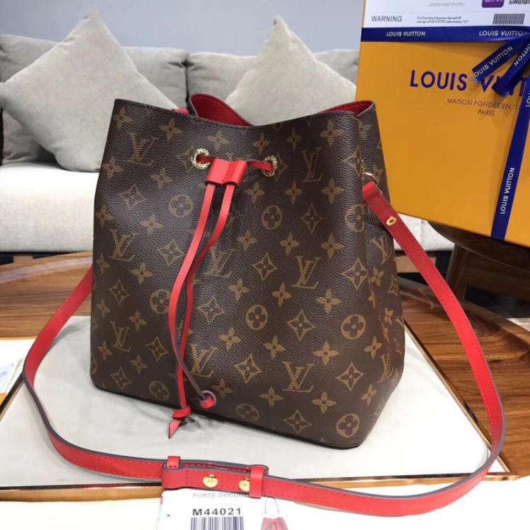 中检奢侈品lv包包鉴定,lv包鉴定最快的方法