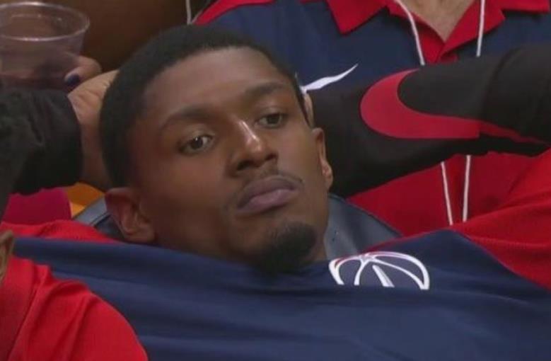 3分球12中1还要投，老大老二都不打还能得124分，看不懂如今的NBA