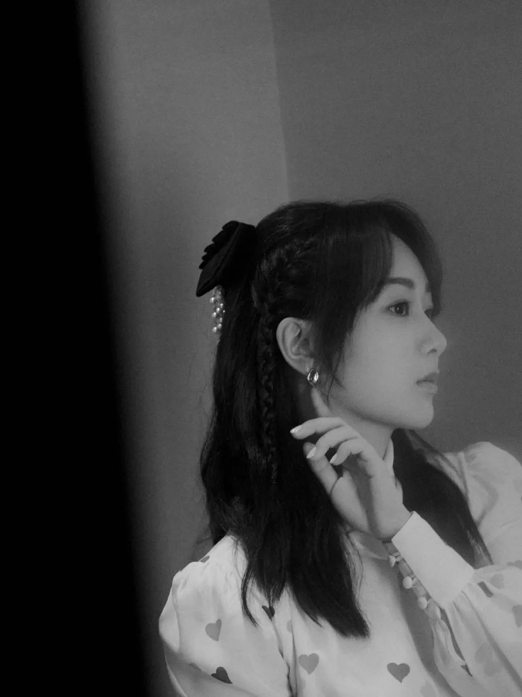 虞书欣说蝴蝶结是她的标志,虞书欣戴发箍