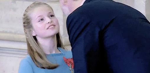 西班牙最年轻女王讲白话,西班牙未来女王纪录片