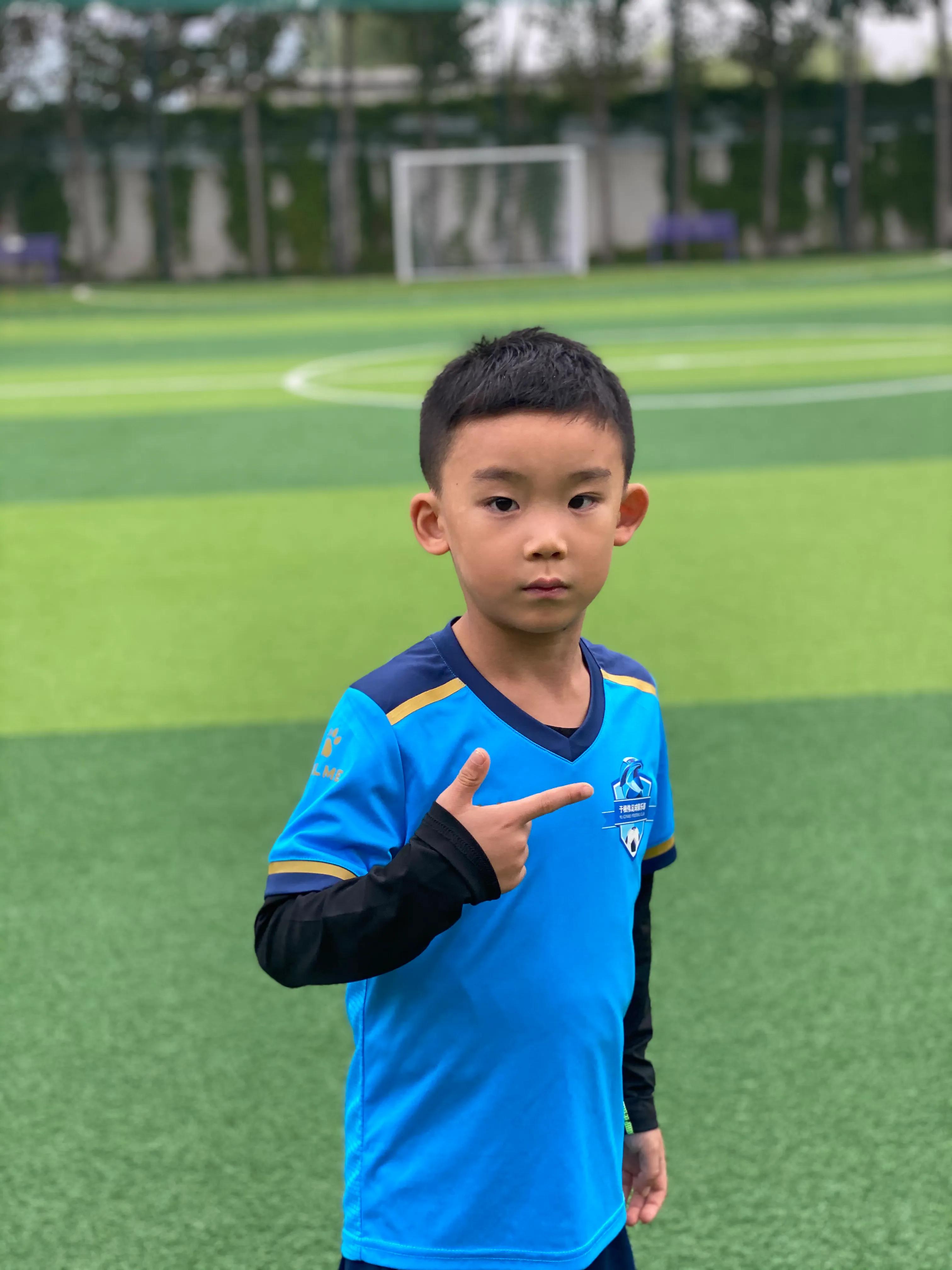 我和足球的故事绘画,我和足球的故事