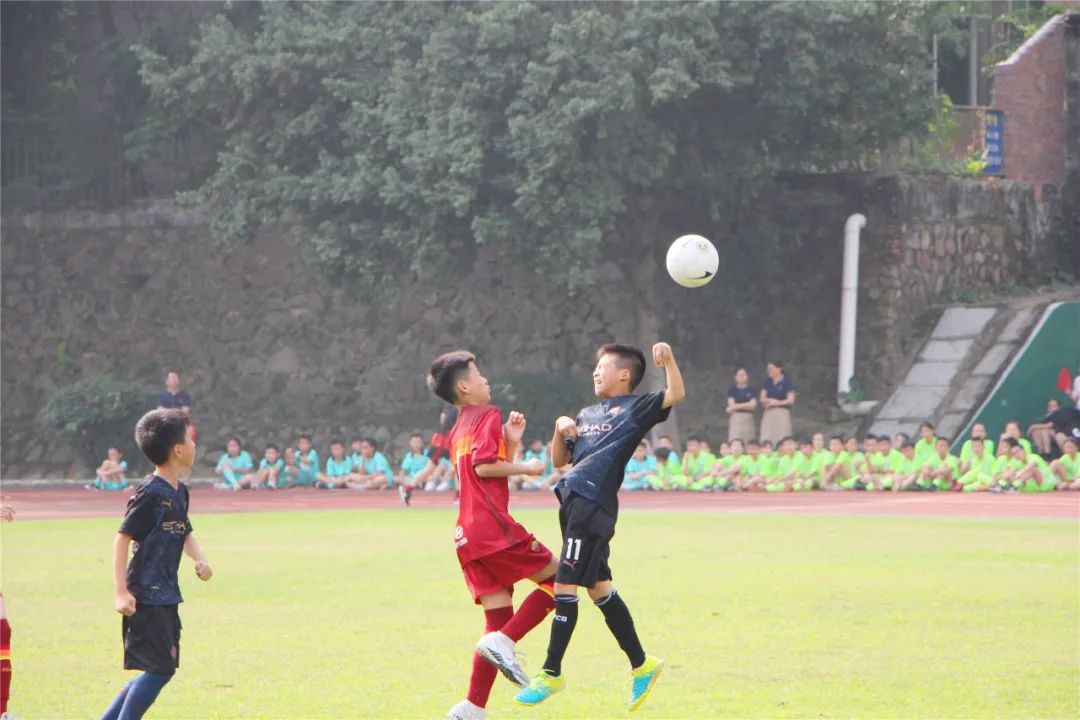 校园足球点燃绿茵梦想,校园足球联赛拉开序幕