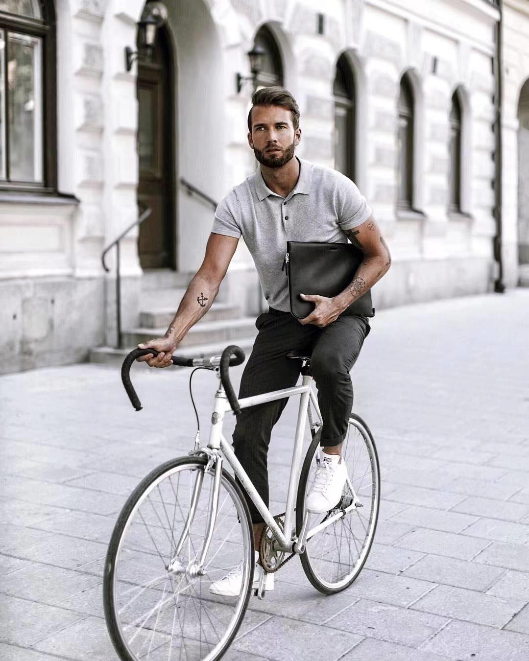 polo衫别再穿得像个油腻大叔了,什么polo衫比较修身适合年轻人穿