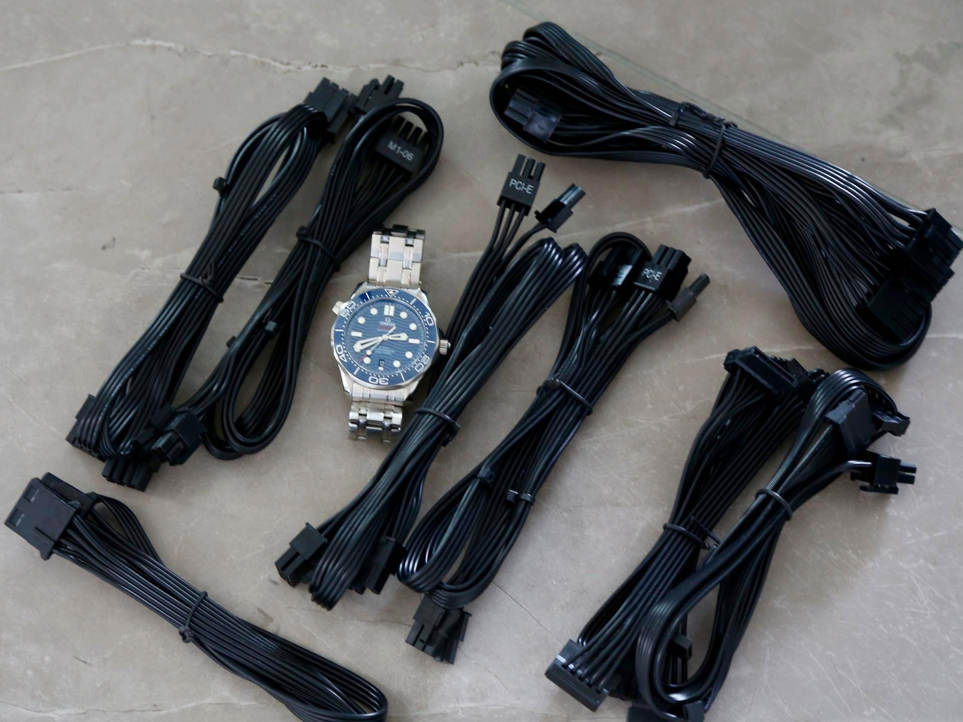 为刚踏入社会的小兄弟，配了一台高颜值散热好的FLUX平台主机