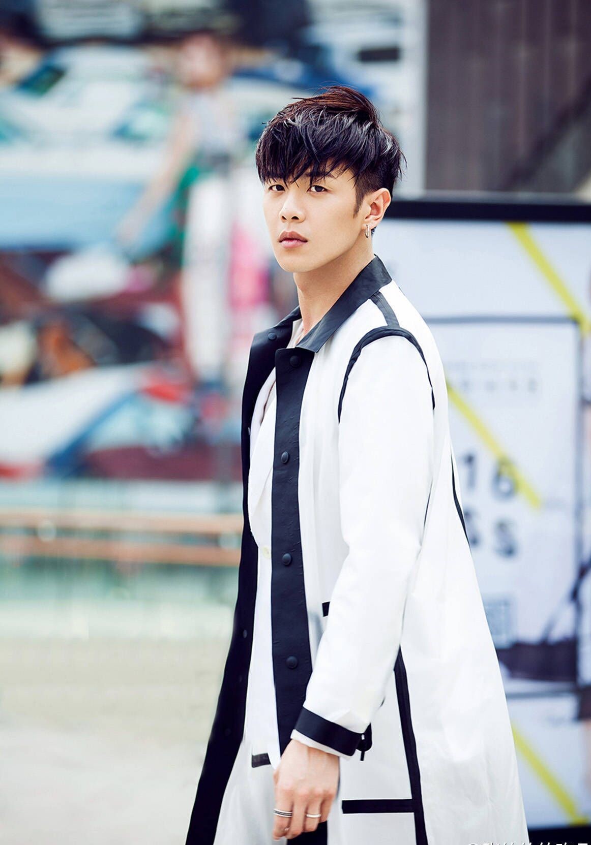 她被丈夫陷害，失去公司净身出户，却在四年后华丽归来，立誓*仇报**