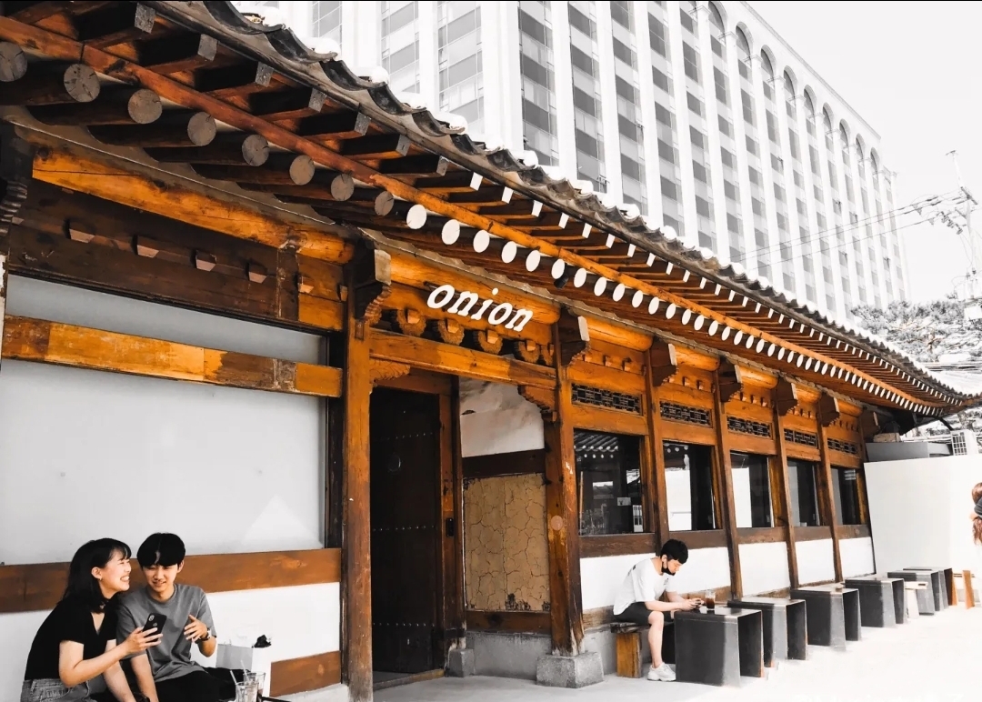 韩国网红设计师，把旧厂房改导致咖啡烘焙店，开这样的店真幸福