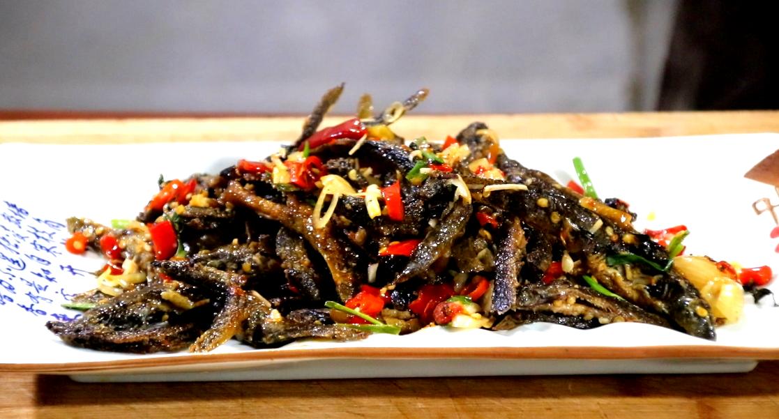 泥鳅最好吃家常做法大厨教你妙招,泥鳅配什么菜香辣入味好吃