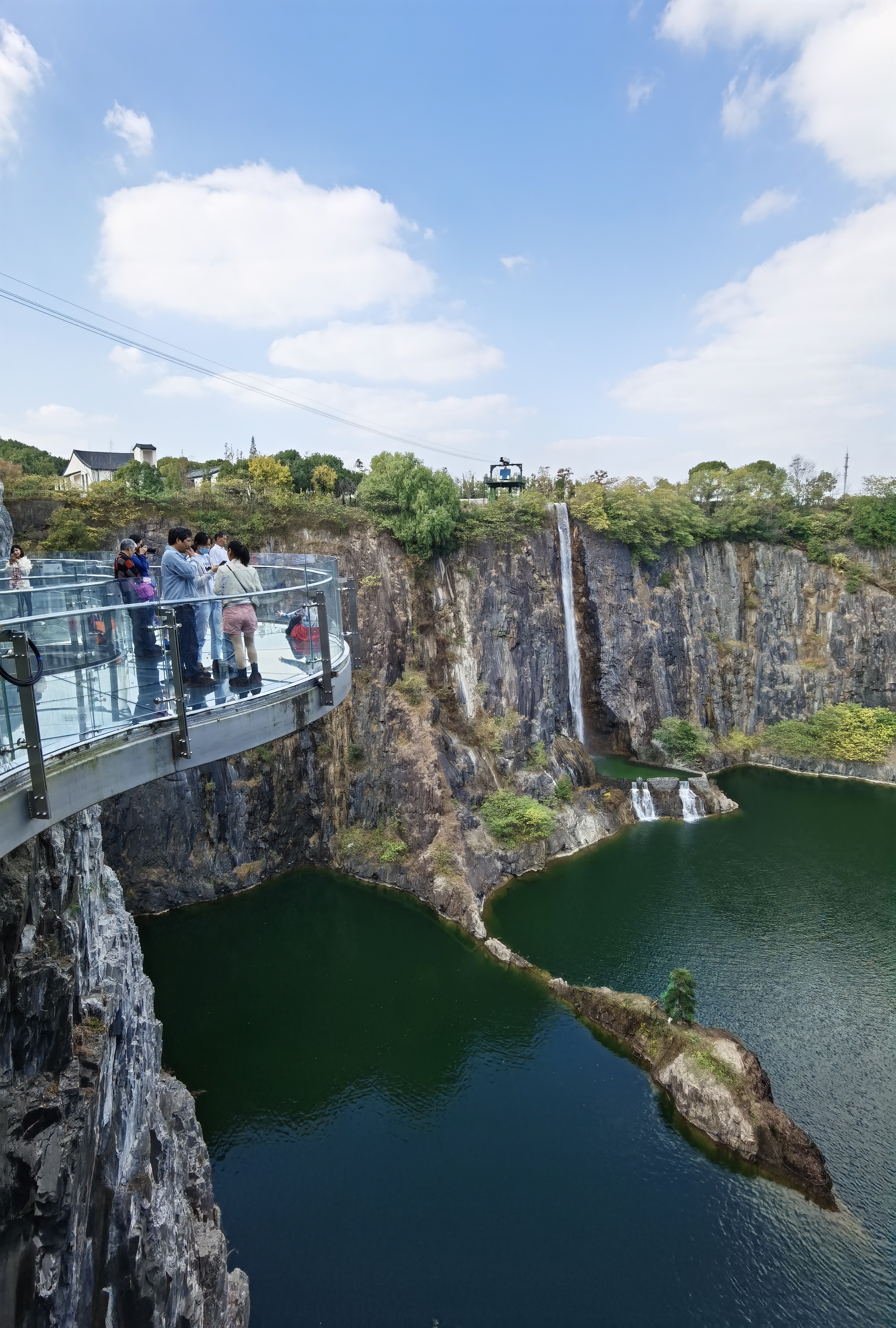 为什么深坑酒店被称为建筑奇迹,惊艳世界的深坑酒店