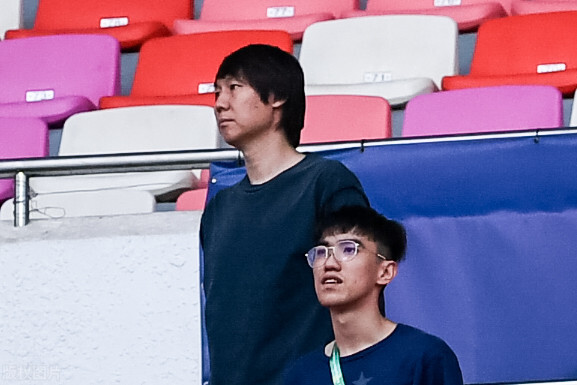 深度分析：李铁效仿郎平，大赛“亮剑”练兵，名帅之风初显