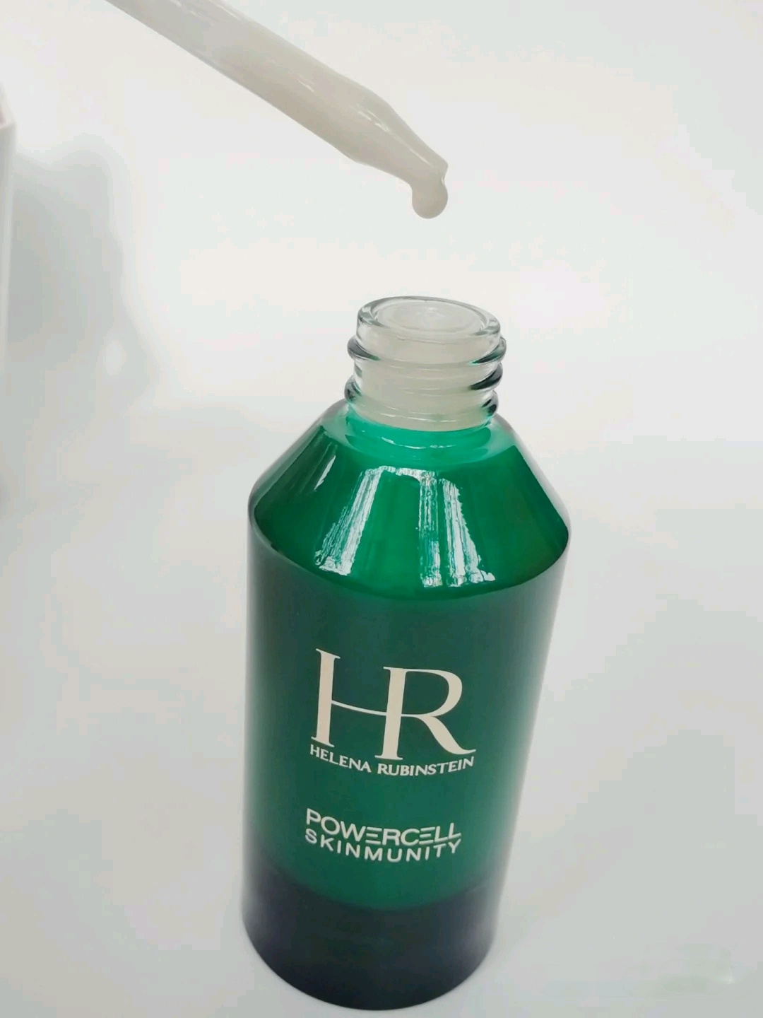 赫莲娜和海蓝之谜是一个品牌吗,赫莲娜和海蓝之谜哪个知名度高