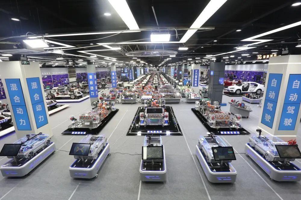 大专新能源汽车专业学啥,初中毕业去读新能源汽车专业好吗