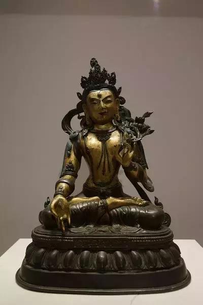 清代铜鎏金佛像的鉴定,清代铜鎏金无量寿佛像