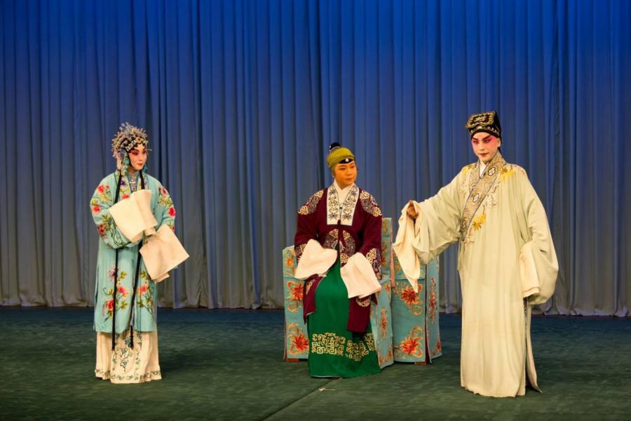 讲一下窦娥冤6月飞雪的故事,窦娥冤关汉卿的故事简介