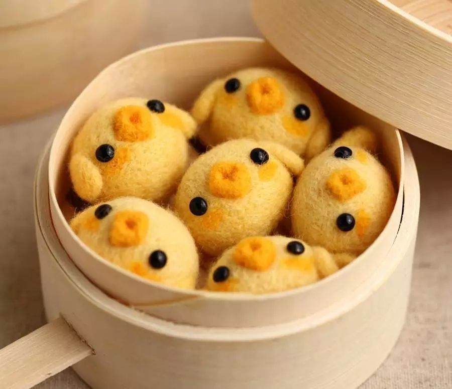 羊毛毡温暖手作,羊毛毡怎么在球上戳出爱心