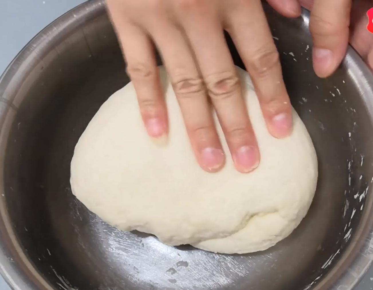 酥烧饼在家怎么做,想吃椒盐烧饼别买了教你在家做