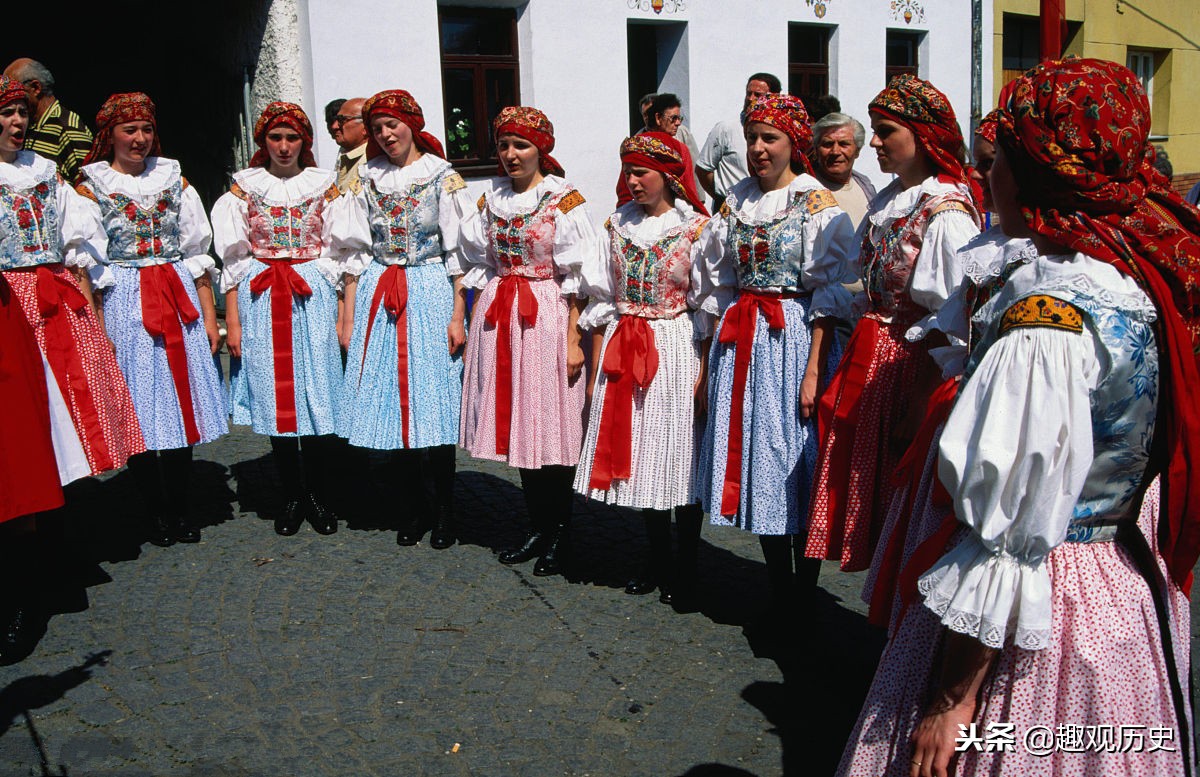 欧洲中部有两小国，解体后仍保持良好关系，如今富得流油又想合并