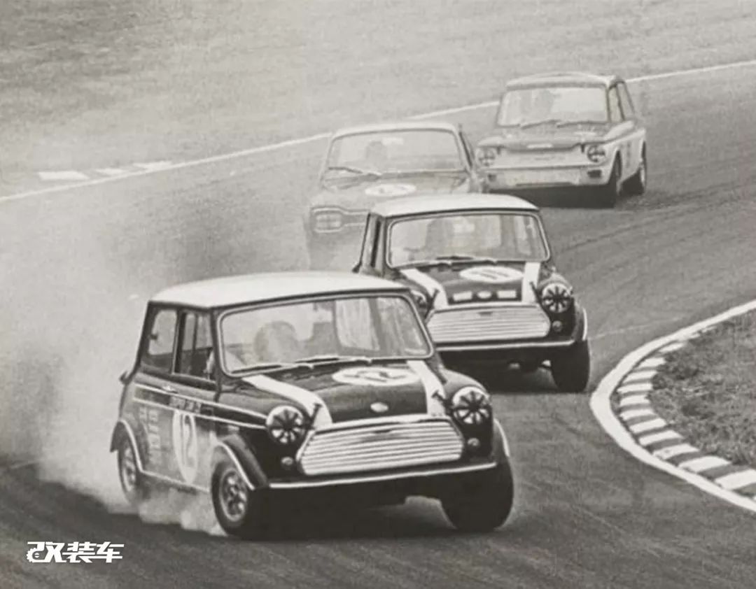 网友花费十几万，把MINI乡下人爆改成大脚怪