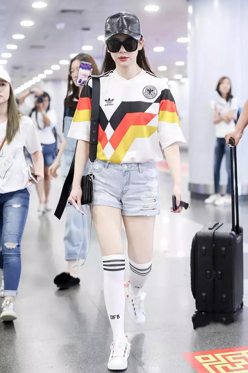 让杨幂热巴都爱不释手的白毛衣,迪丽热巴杨幂同款单品