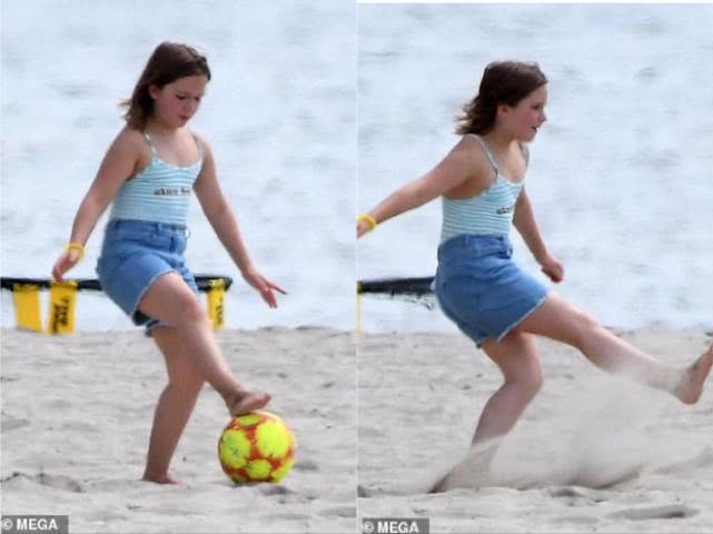 小七和贝克汉姆视频,小七与哥哥罗密欧踢足球