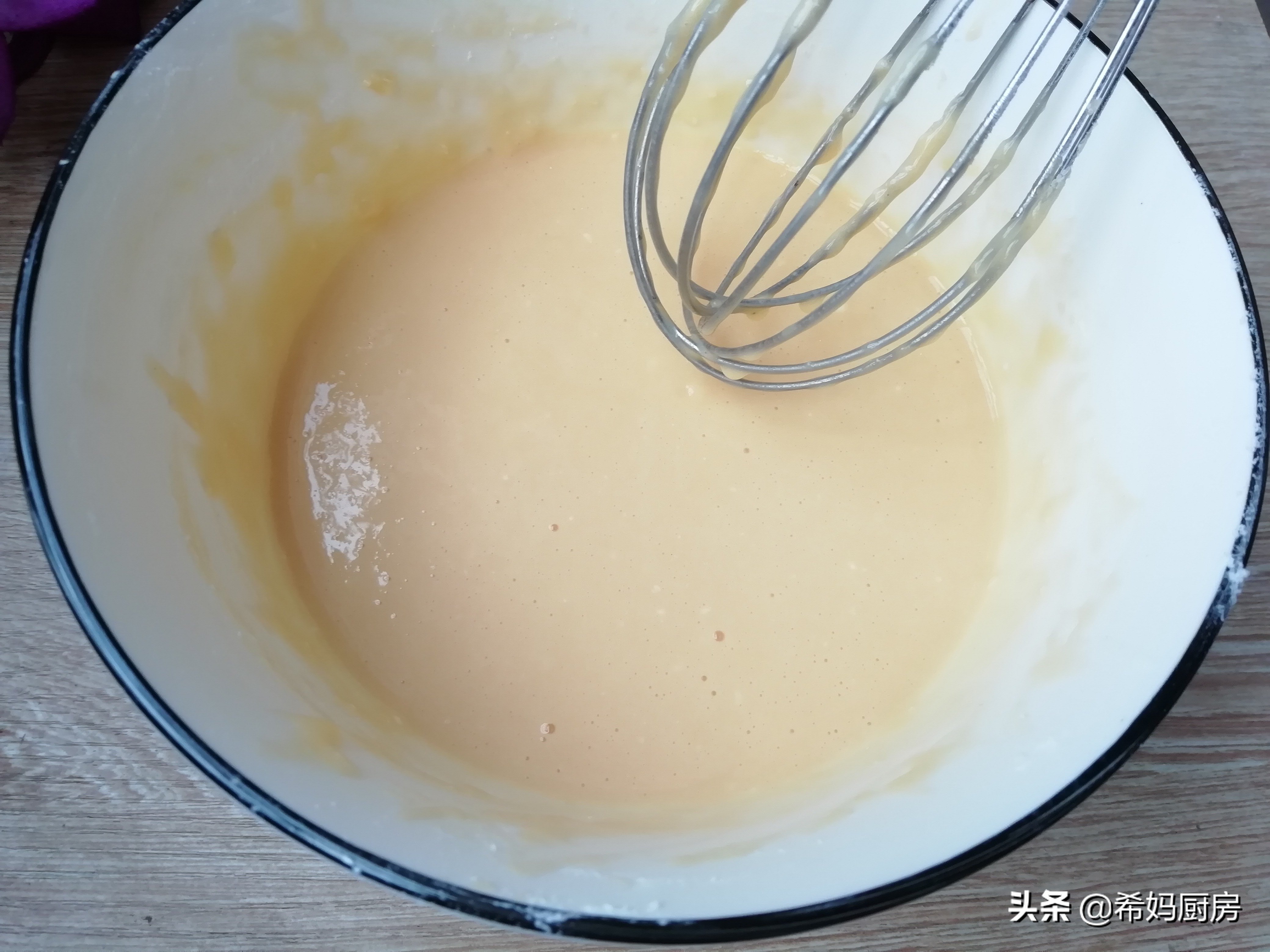 早餐就是自制肉松小贝,肉松小贝自己也可以做的很好吃