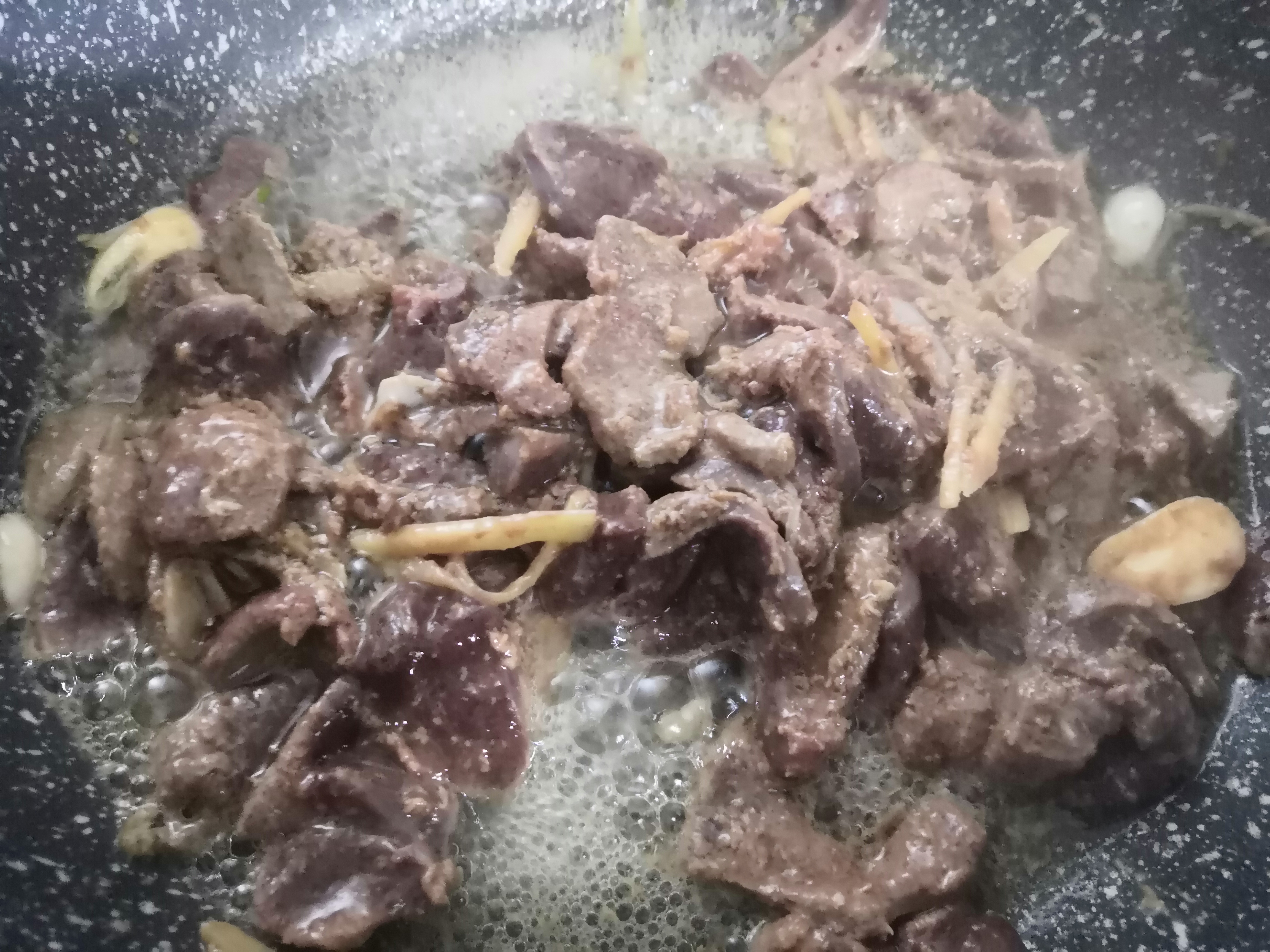 大厨教你炒猪肝的正确做法,五星饭店大厨教你炒猪肝的妙招