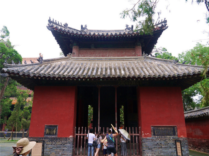 鏇查槣瀛斿簷鍥涘杞洖,鏇查槣瀛斿簷涓囦笘甯堣〃鍖鹃