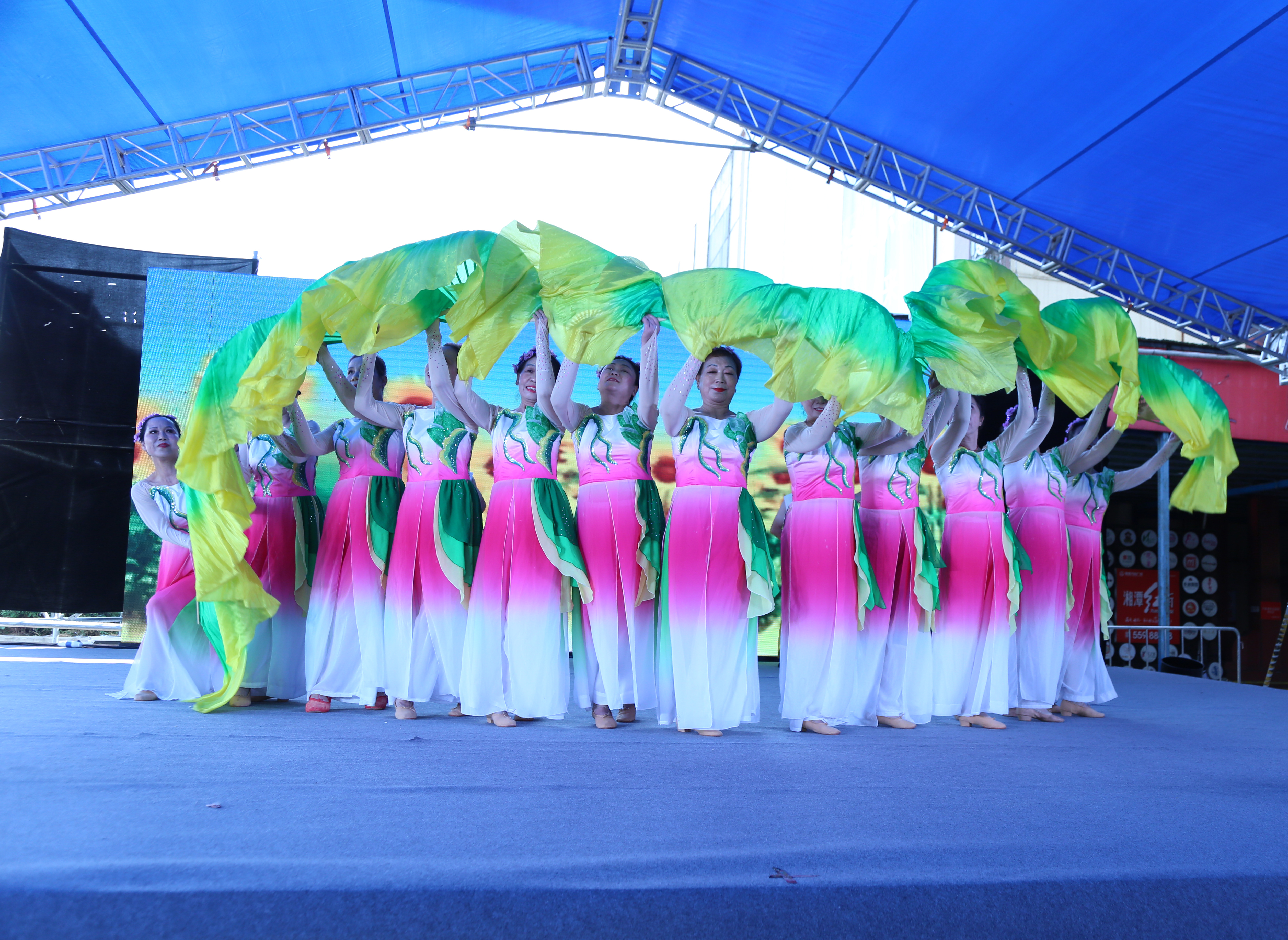 庆祝祖国华诞，“中国梦•祖国颂”湘潭群众优秀节目展演隆重举行