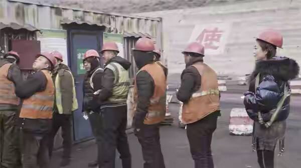 41岁东北女子离婚后替前夫还债,40岁的女人离婚负债20万