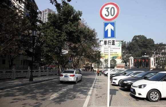交警提示上路不认识五种线,交警提醒行车不规范责任自己担