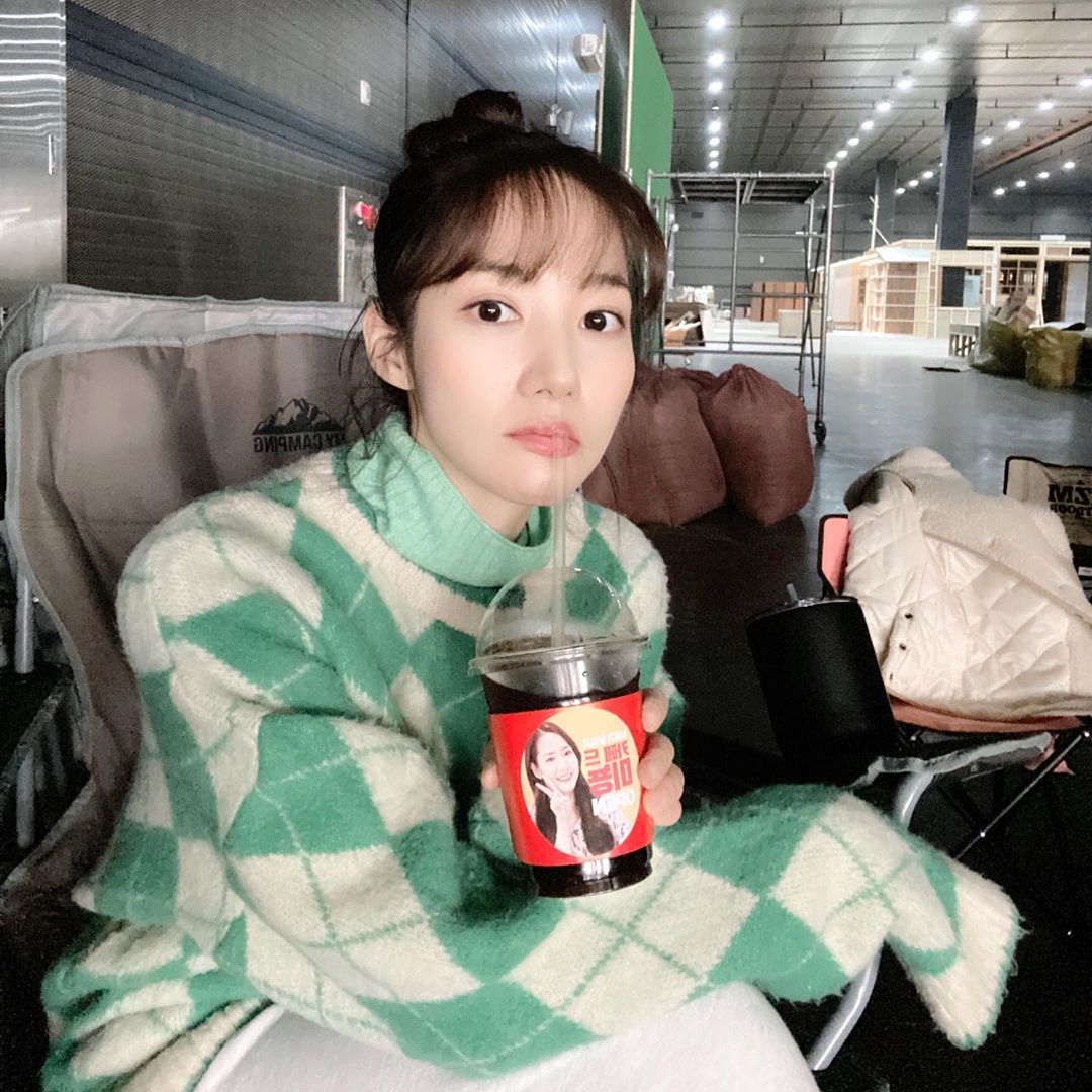 韩国明星毛衣穿搭,韩国女神同款毛衣冬季穿搭