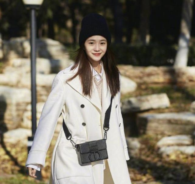 周冬雨28岁就有接班人？新谋女郎刘浩存资源顶配，背景不简单