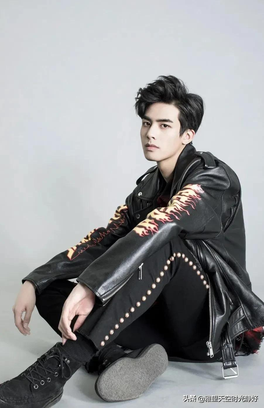 男明星西装穿搭夏季帅气,男士明星皮衣西服外套搭配