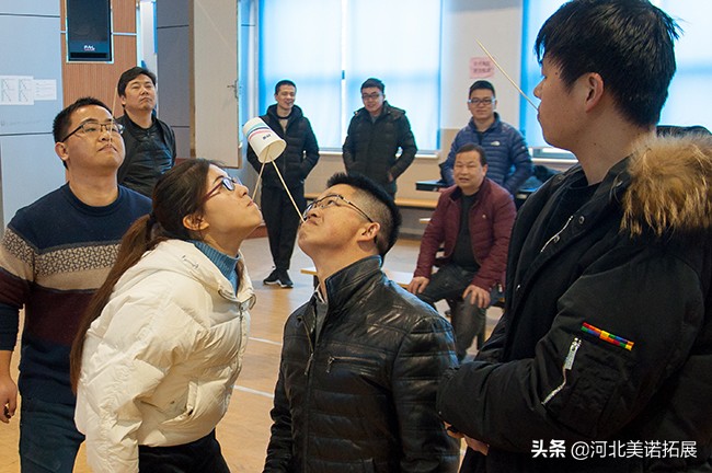 年会团建游戏室内搞笑,团建集会小游戏活跃气氛